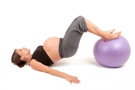 Физическая активность, беременность: эти упражнения помогут при родах